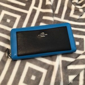 Authentic Coach zip around wallet